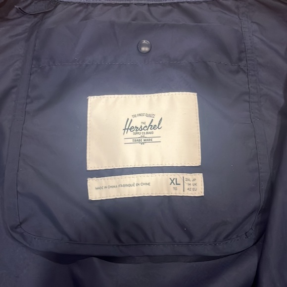 Herschel Voyage rain jacket - Picture 3 of 4